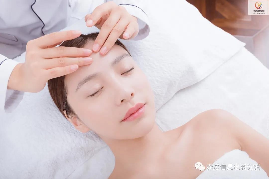 实体店现状：美容院想要增加市场吸引力，打通线上成关键