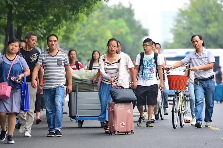 9月份开学季，千亿校园市场的大门，如何用校园社区团购去打开
